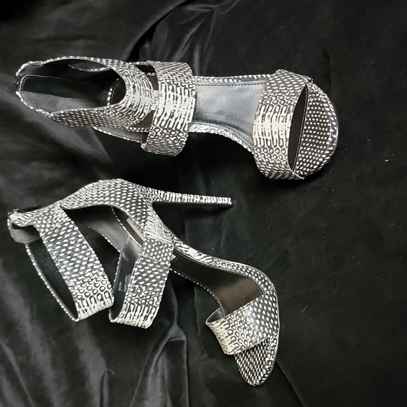 NWOT STEVE MADDEN HIGH HEELS - Picture 9 of 12